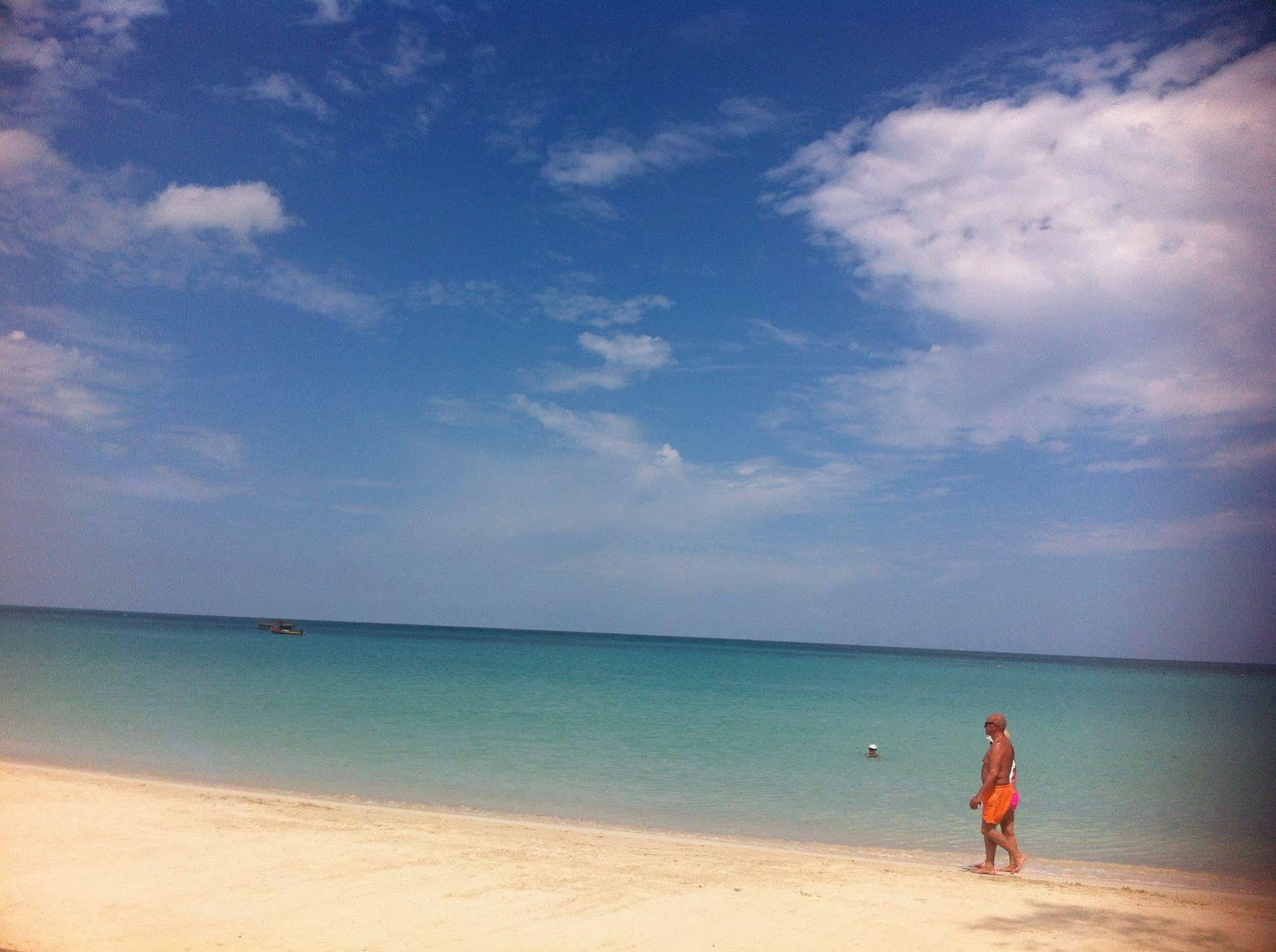Roots Bamboo Beach Resort เนกริล ภายนอก รูปภาพ