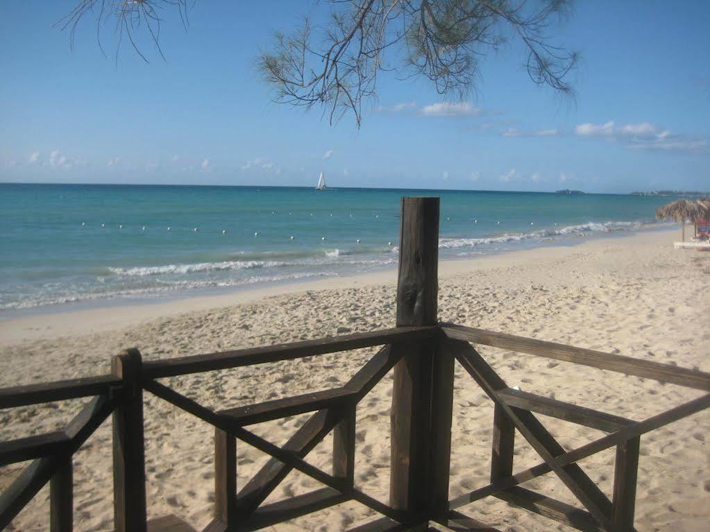 Roots Bamboo Beach Resort เนกริล ภายนอก รูปภาพ